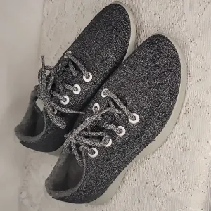 Allbirds gray grey wool runners running shoes  worn 1x size 9
